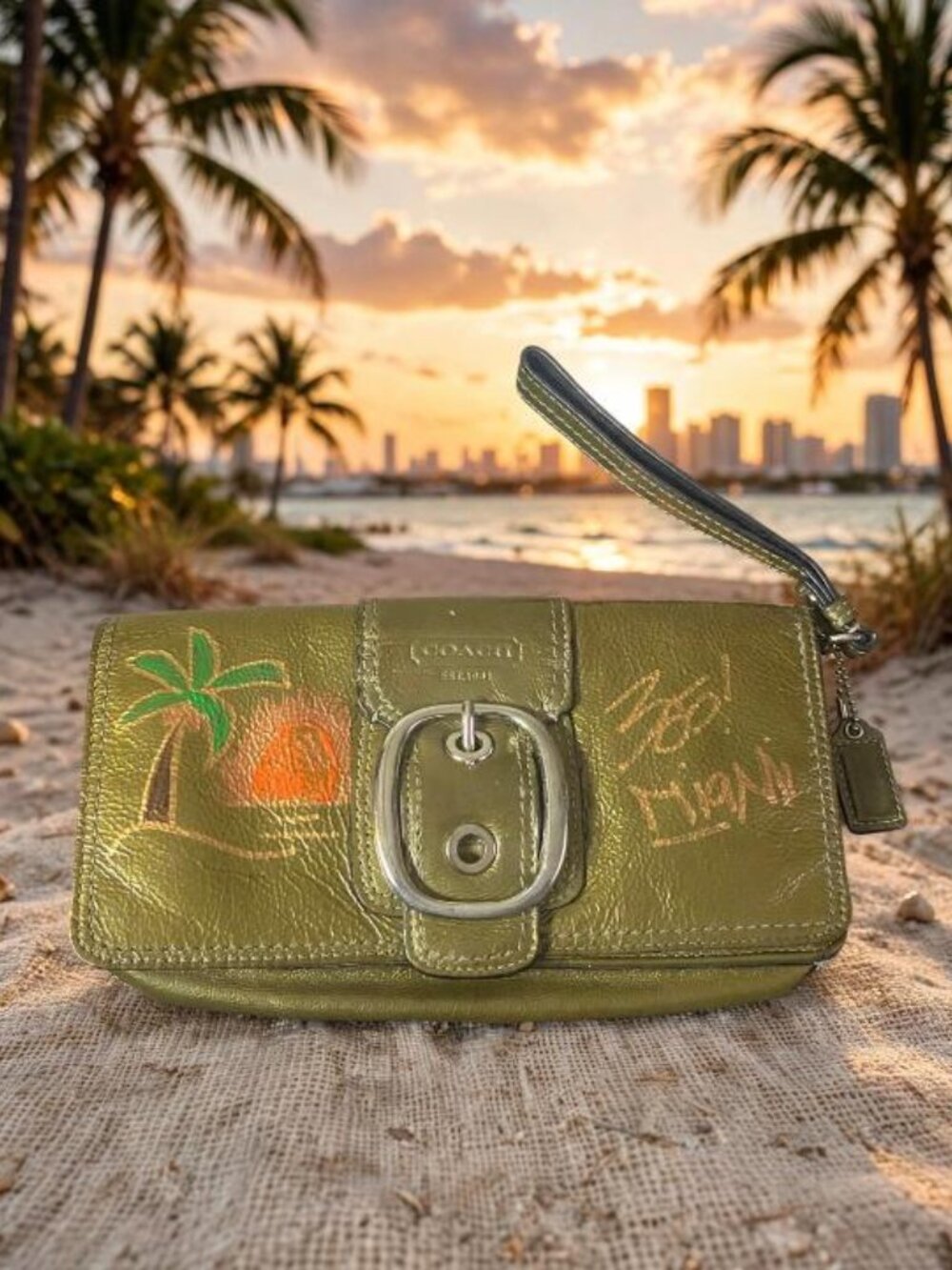 COACH - OLIVE LEATHER JOURNEY413 CUSTOMIZED MIAMI 305 - WRISTLET #5 - Picture 3 of 4